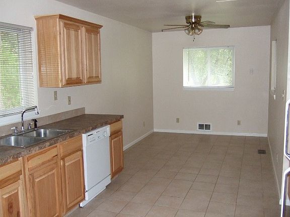 4th image of 431 W 20th St