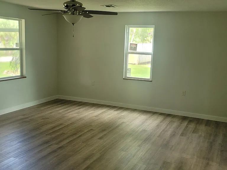 1023 Shady Acres Ln — Photo 13