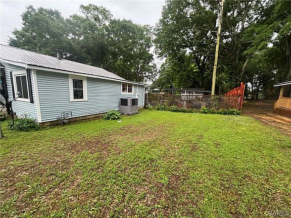 3rd image of 507 College St