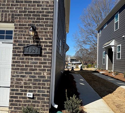3rd image of 4021 Lawnview Dr