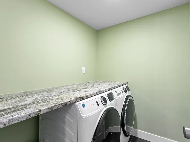 1 Beach Dr SE #1112 — Photo 31
