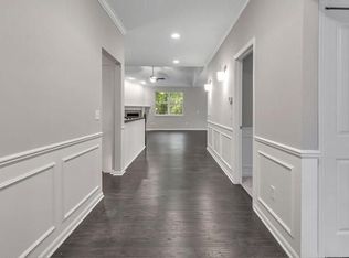 211 Greenan Ct, Lake Orion, MI 48362