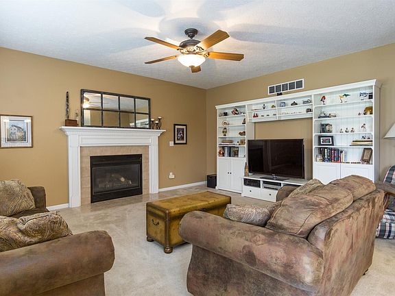 3rd image of 4310 Meadowbrook Ln