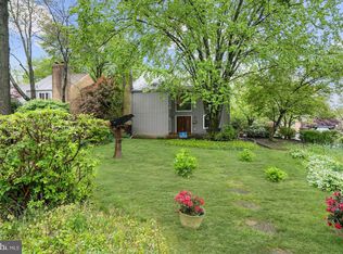 10805 Hunt Club Rd, Reston, VA 20190