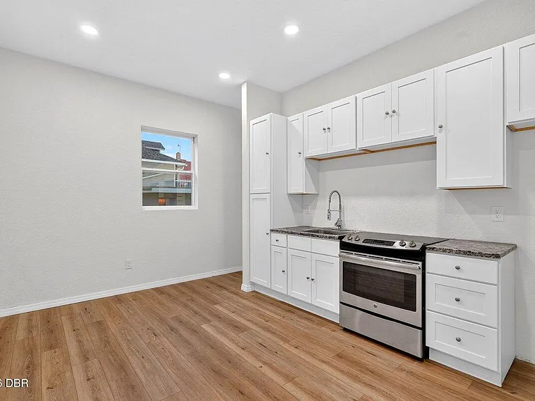 205 N Wild Olive Ave #UPSTAIRS — Photo 2