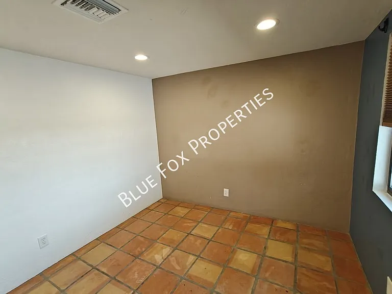 2781 W Calle Carapan — Photo 11