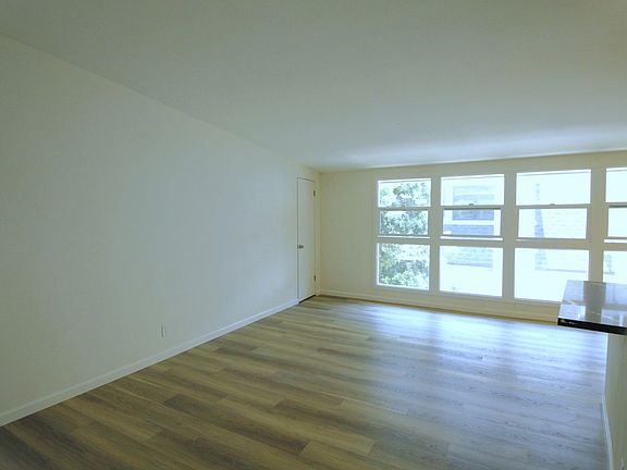 4th image of 937 Hilldale Ave APT 7