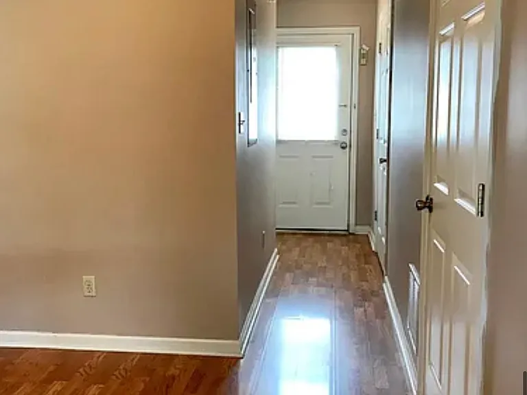 597 Hampton Way — Photo 8