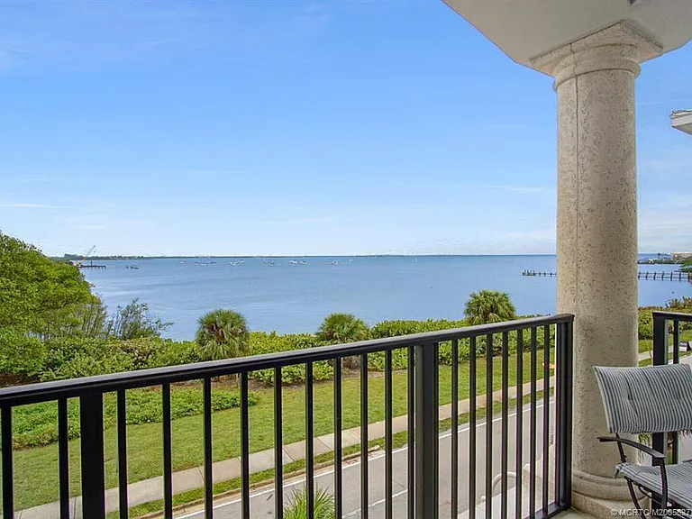 3736 NE Indian River Dr — Photo 19