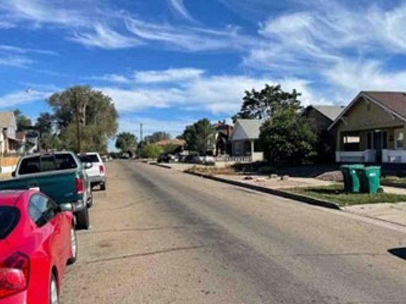 Exterior Neighborhood (street photo)