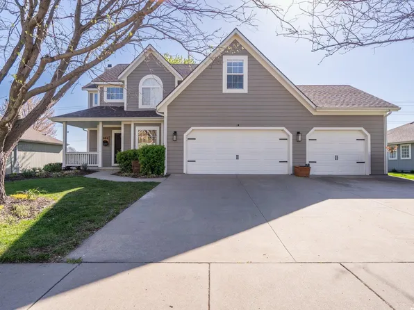 604 Stonegate Ct, Lawrence, KS 66049