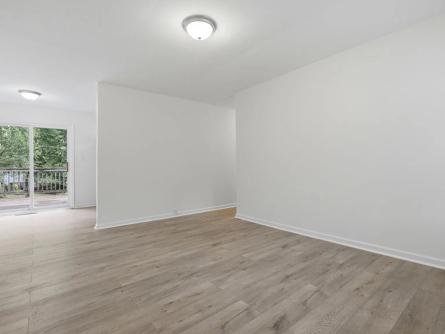 3 bed, 864 sqft, $1,500 — Photo 3