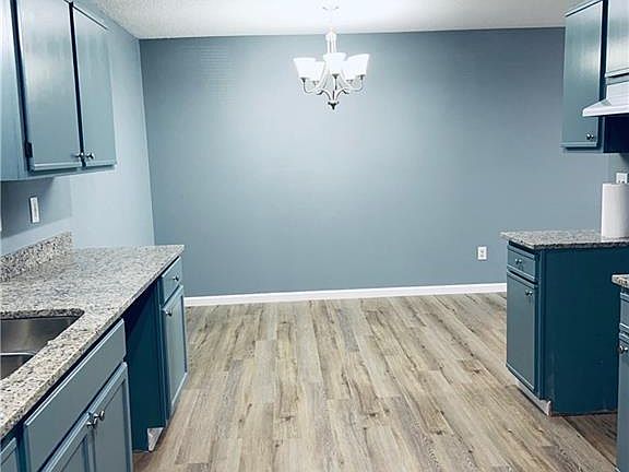 5th image of 828 E Rachel Ln