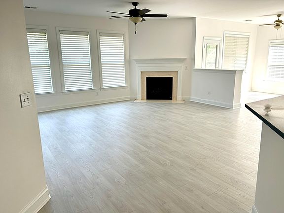5th image of 101 Duck Pond Ct