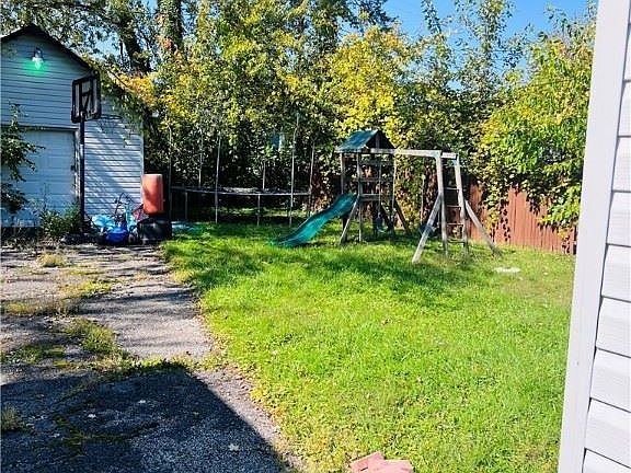 4th image of 4404 E 158th St