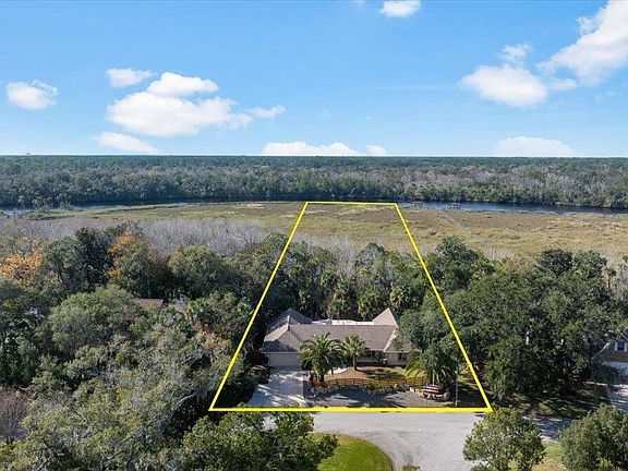 4th image of 304 River Bluff Dr