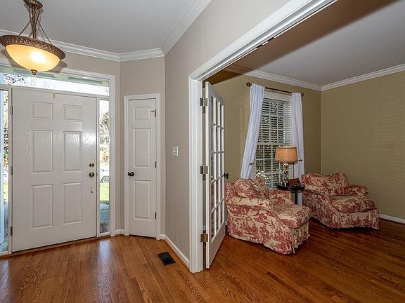 5th image of 8924 Isherwood Ln