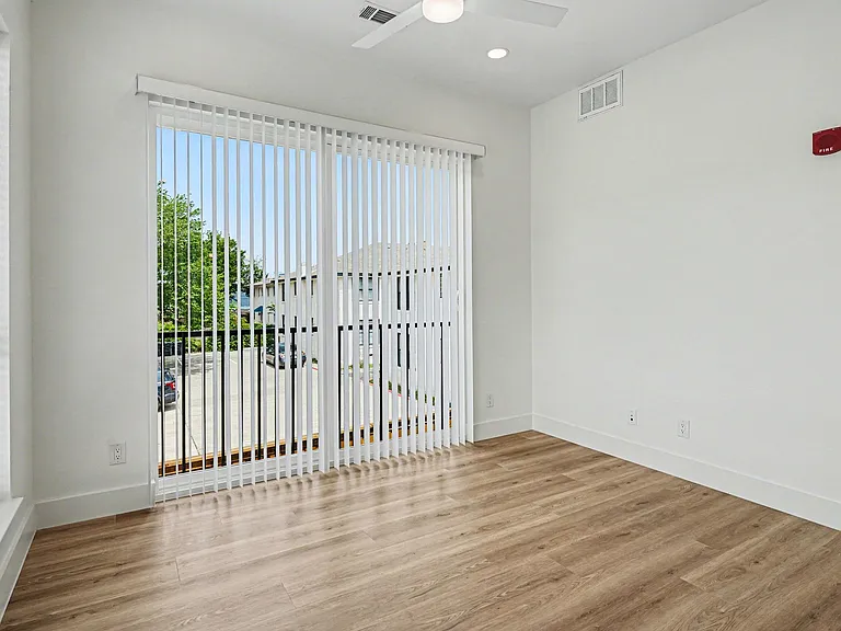 2217 N Fitzhugh Ave #207 — Photo 8