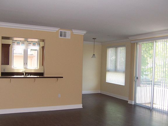 2nd image of 4112 Whitsett Ave Unit 204
