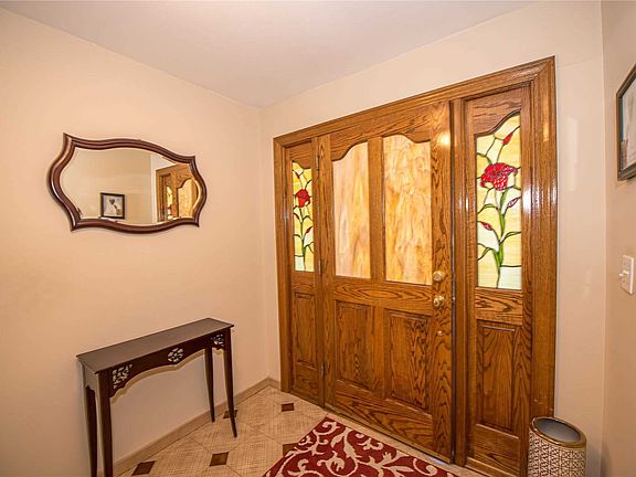 2nd image of 10 Willow Pl