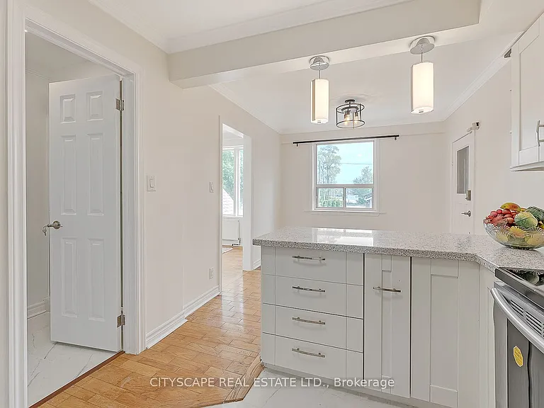 1345 Saint James Ave #UPPER — Photo 9
