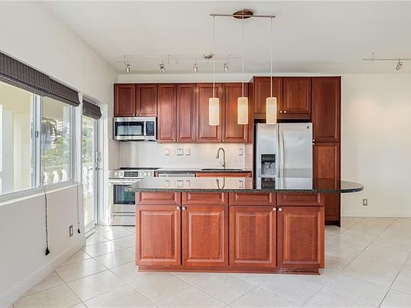 5th image of 2895 NE 32nd St APT 203