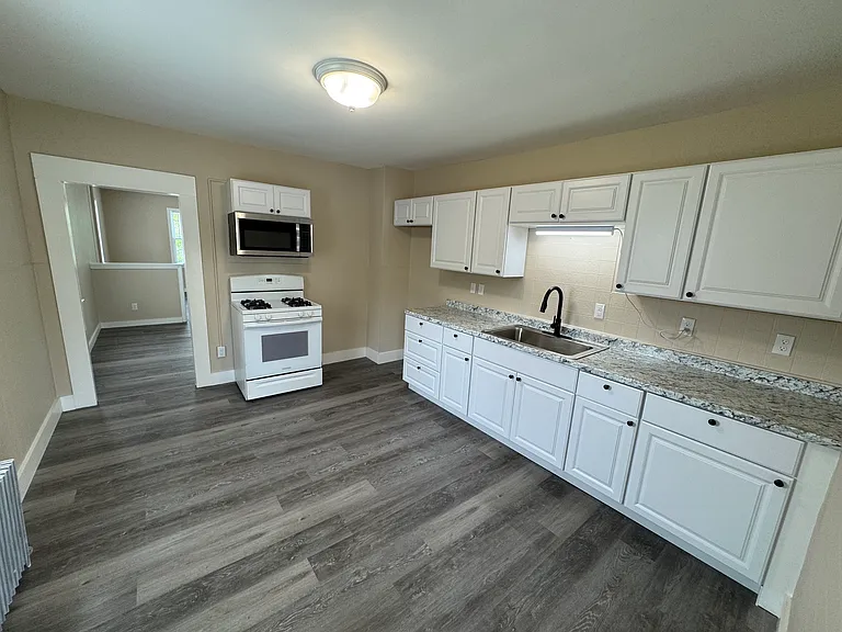 144 Parkside Ave — Photo 13