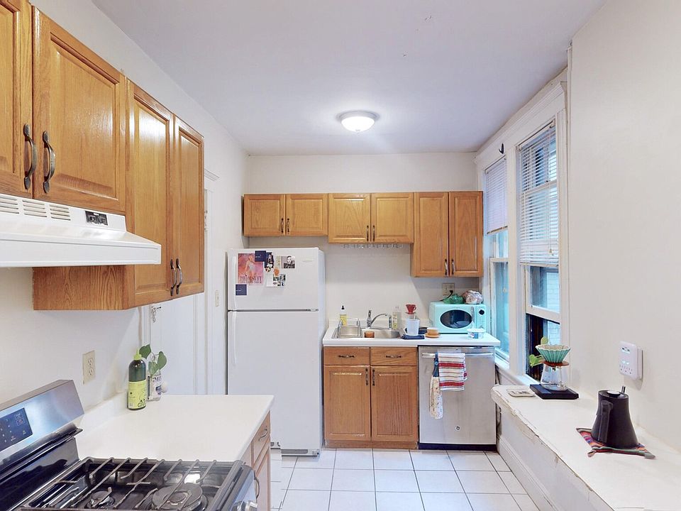 2nd image of 28 Sidlaw Rd APT 7