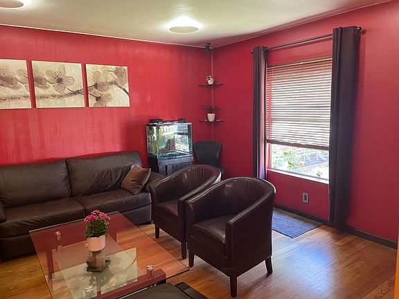 3rd image of 807 Cedar Ave