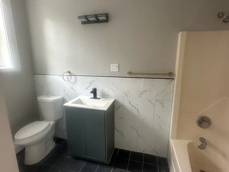 22 Croton Ave #8 — Photo 7