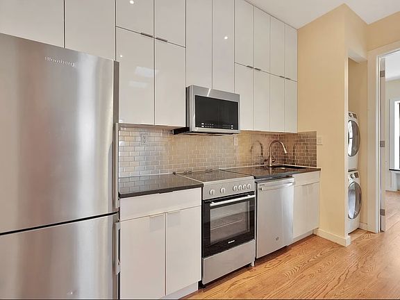4th image of 241 E 73rd St #4BC