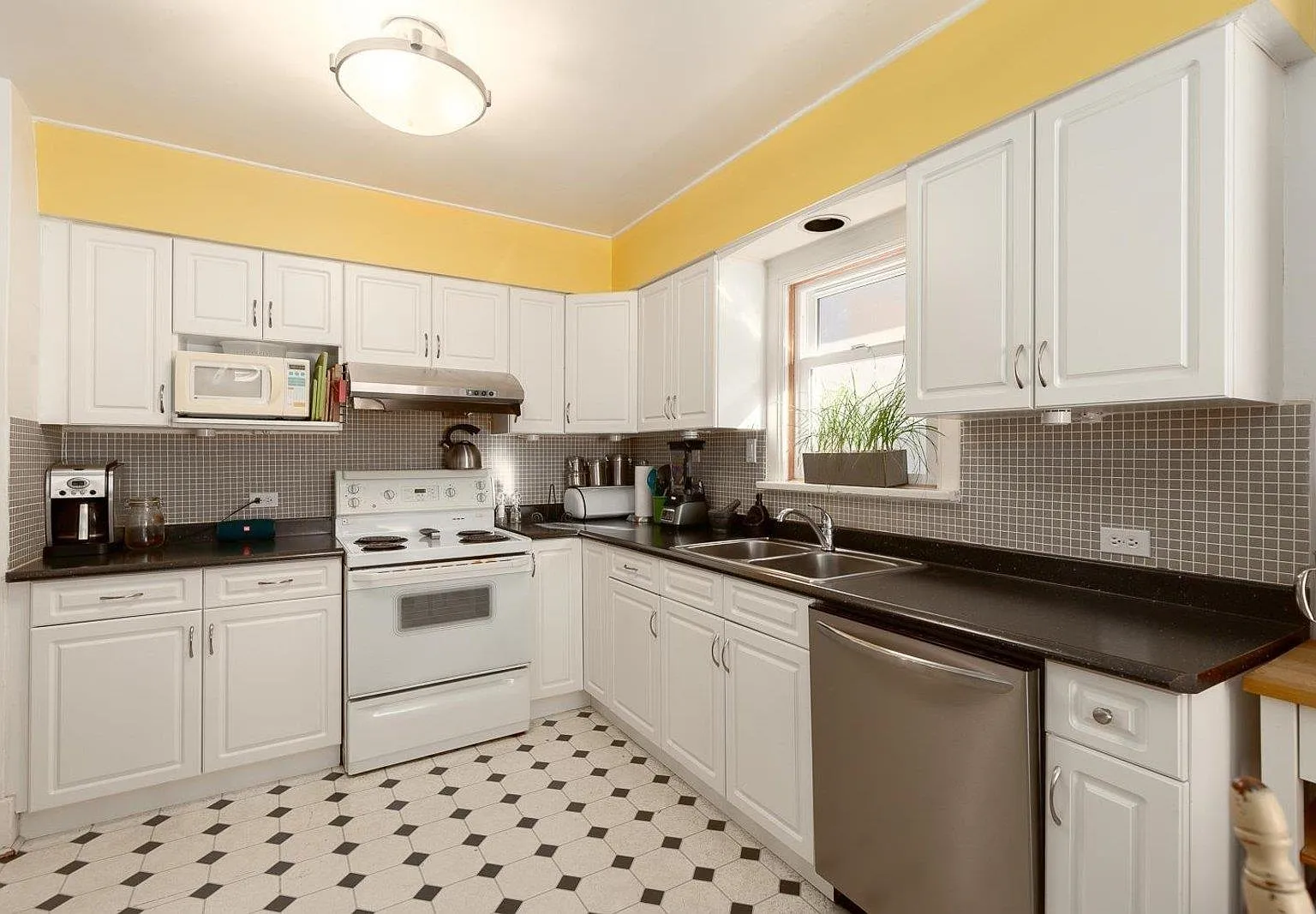 3 bed, $4,200 — Photo 4