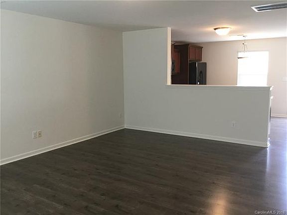 3rd image of 3133 Pikes Peak Dr