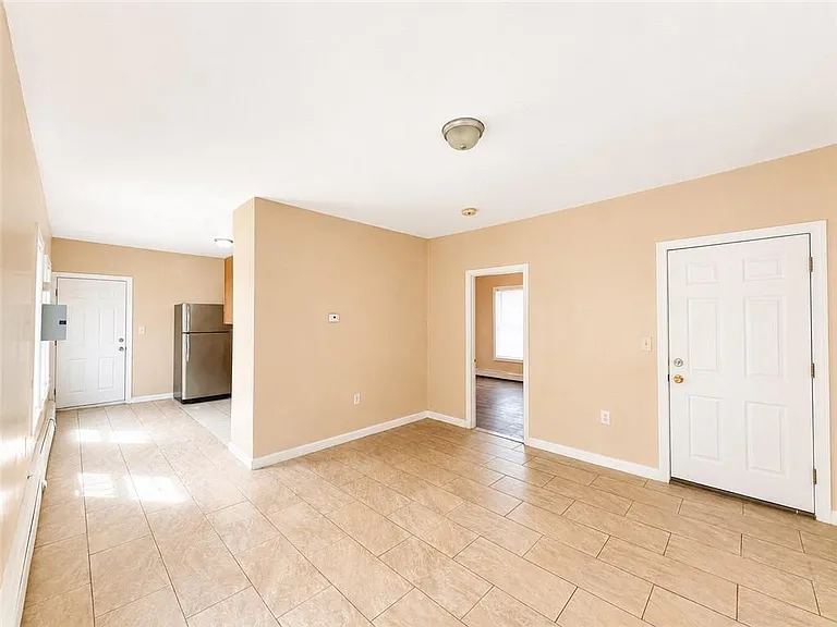 6 Bloomingdale Ave #1 — Photo 4