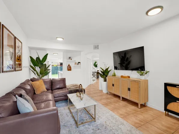 10150 SW 88th St APT 108, Miami, FL 33176