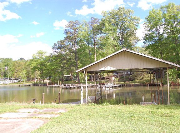 3rd image of 216 Pinelake Dr