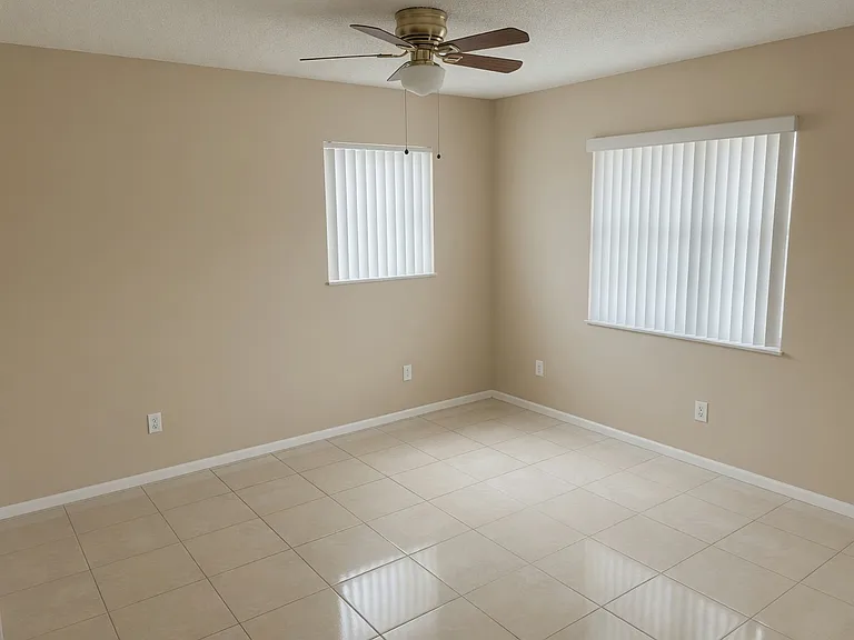 53 SE Mead Pl — Photo 8