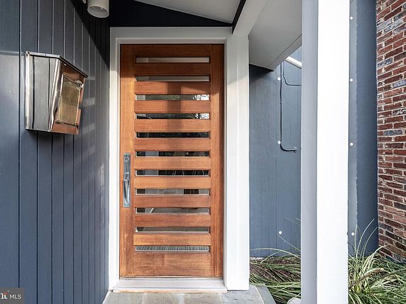 3rd image of 2202 Popkins Ln