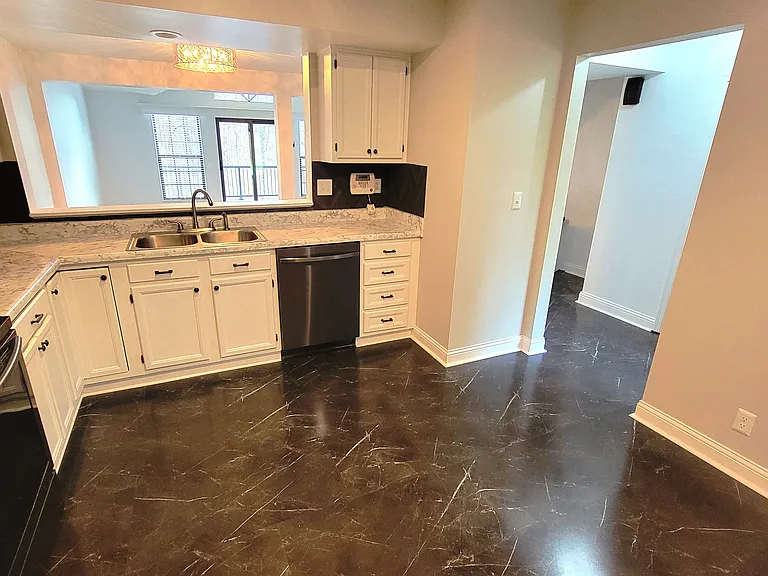 1608 Shady Cove Ln — Photo 9