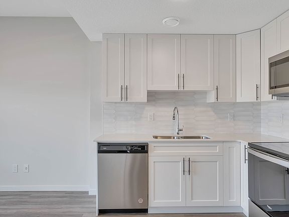 5th image of 403 Boreal Dr