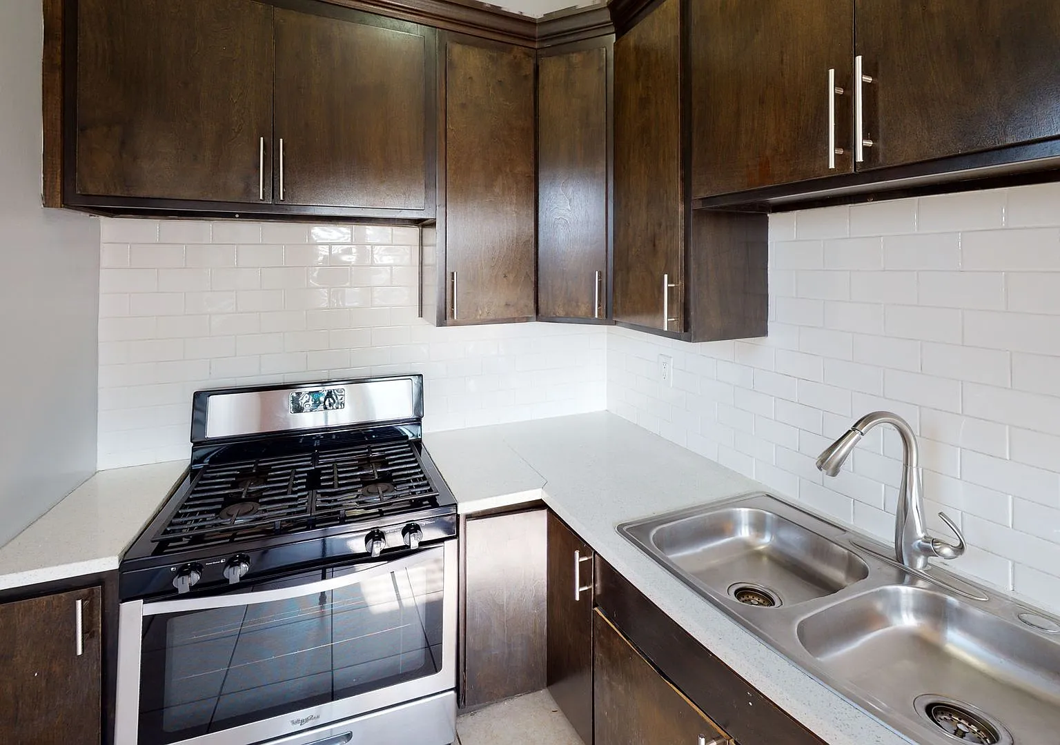 Newly Remodeled Gorgeous Apartment Available...CALL NOW! — Photo 3
