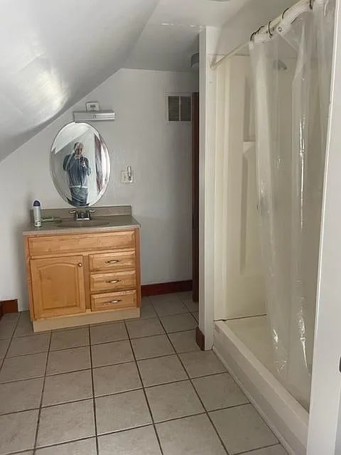 3250 Clarendon Rd — Photo 2