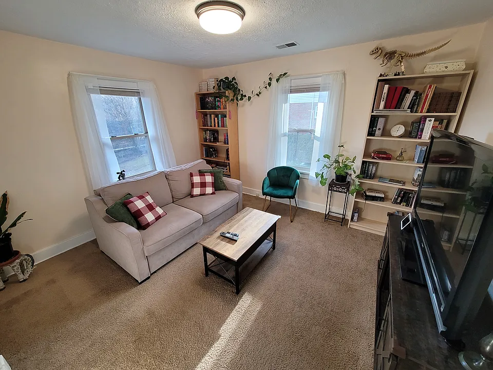 95 Grant Ave #2