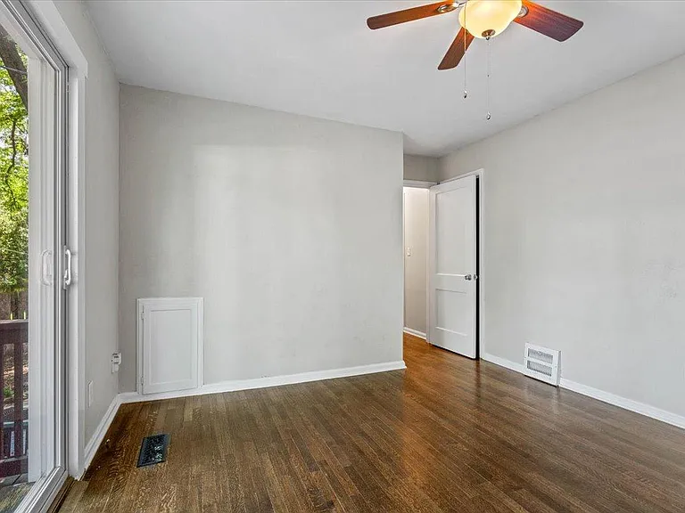 4935 Rosewood Dr — Photo 14