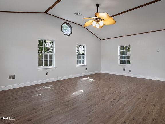 3rd image of 214 Greenwood Ave