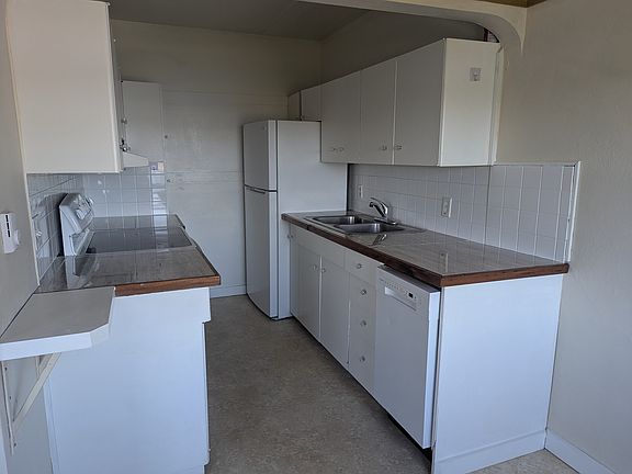 Refinished kitchen with new countertops and dishwasher!