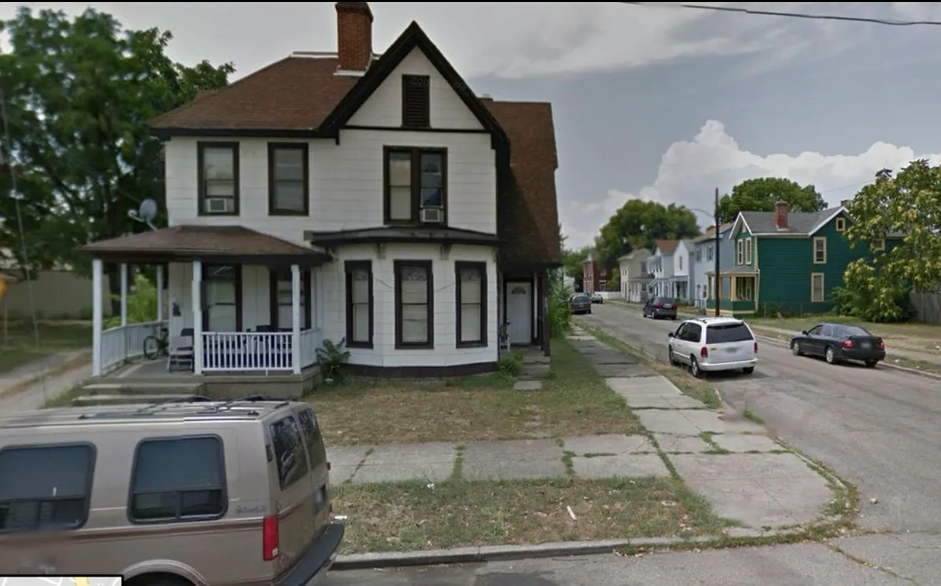 4 bed, $1,400 — Photo 1