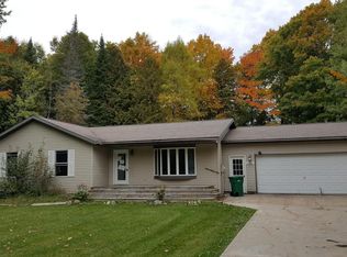 147 Dolese Dr, Saint Ignace, MI 49781