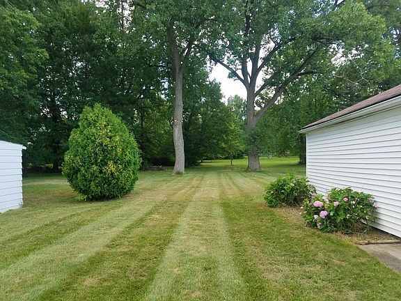3rd image of 5731 E 141st St