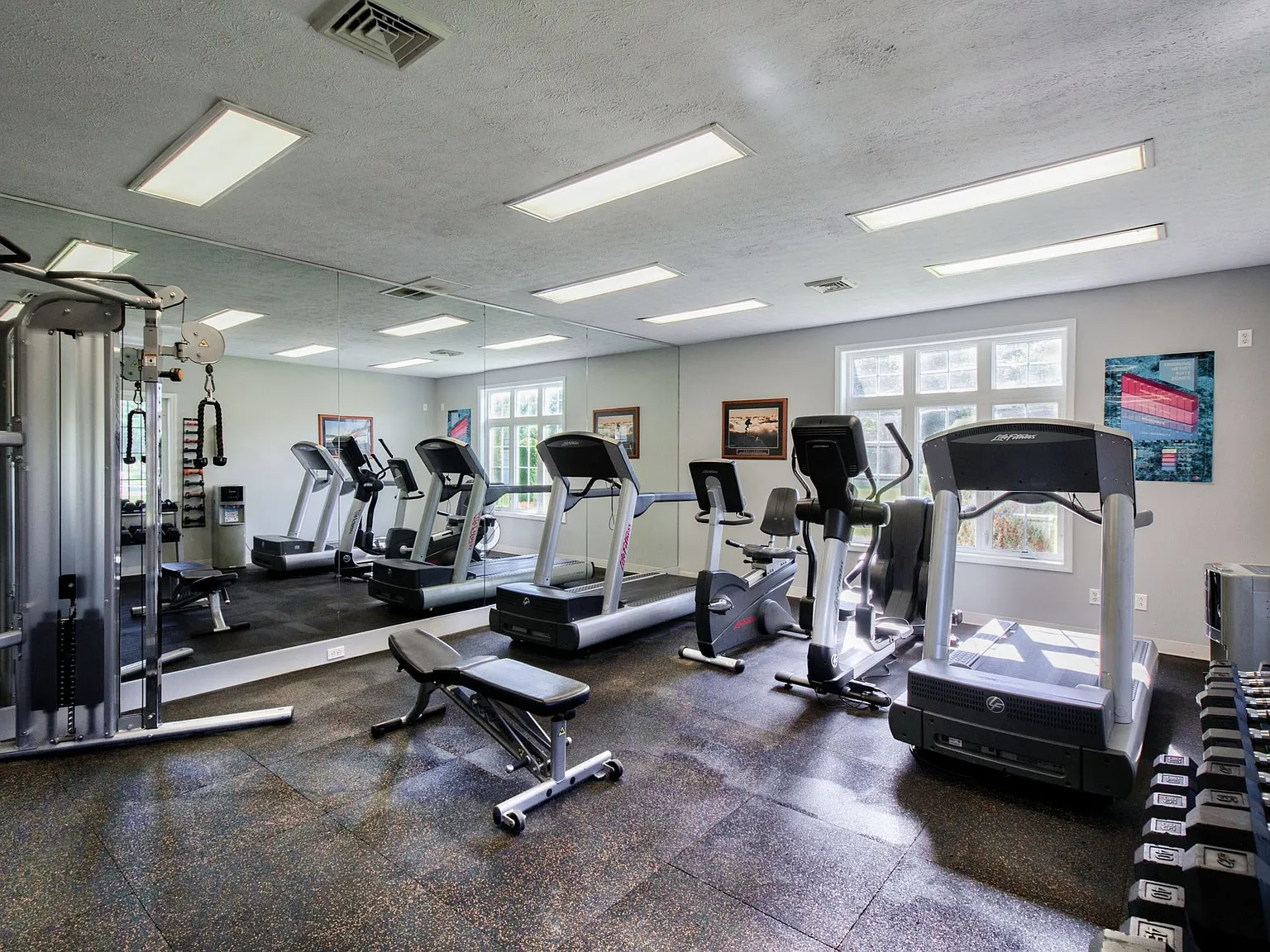 Windsor Gardens Apartments — Photo 4
